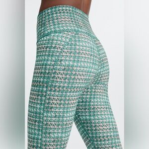 Fabletics Define PowerHold High-Waisted 7/8 Leggings‎ in Tropics Heritage Small